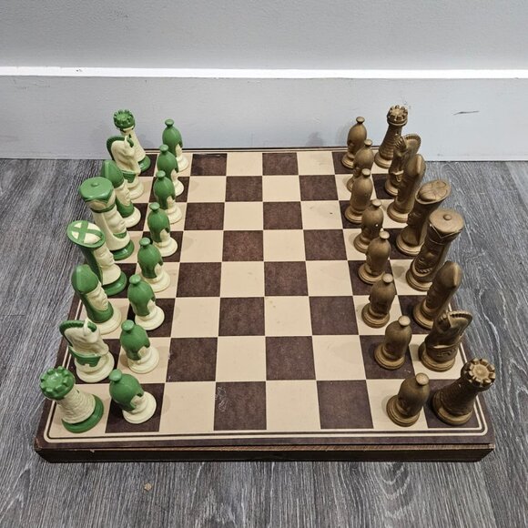 Rare Vintage Glazed Porcelain/Ceramic 32 Piece Chess Set with Carry/Storage Box - Picture 2 of 9